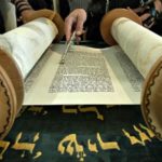 Torah_Reading_In_A_Synagogue_12_800_600_80-8-640-480-80